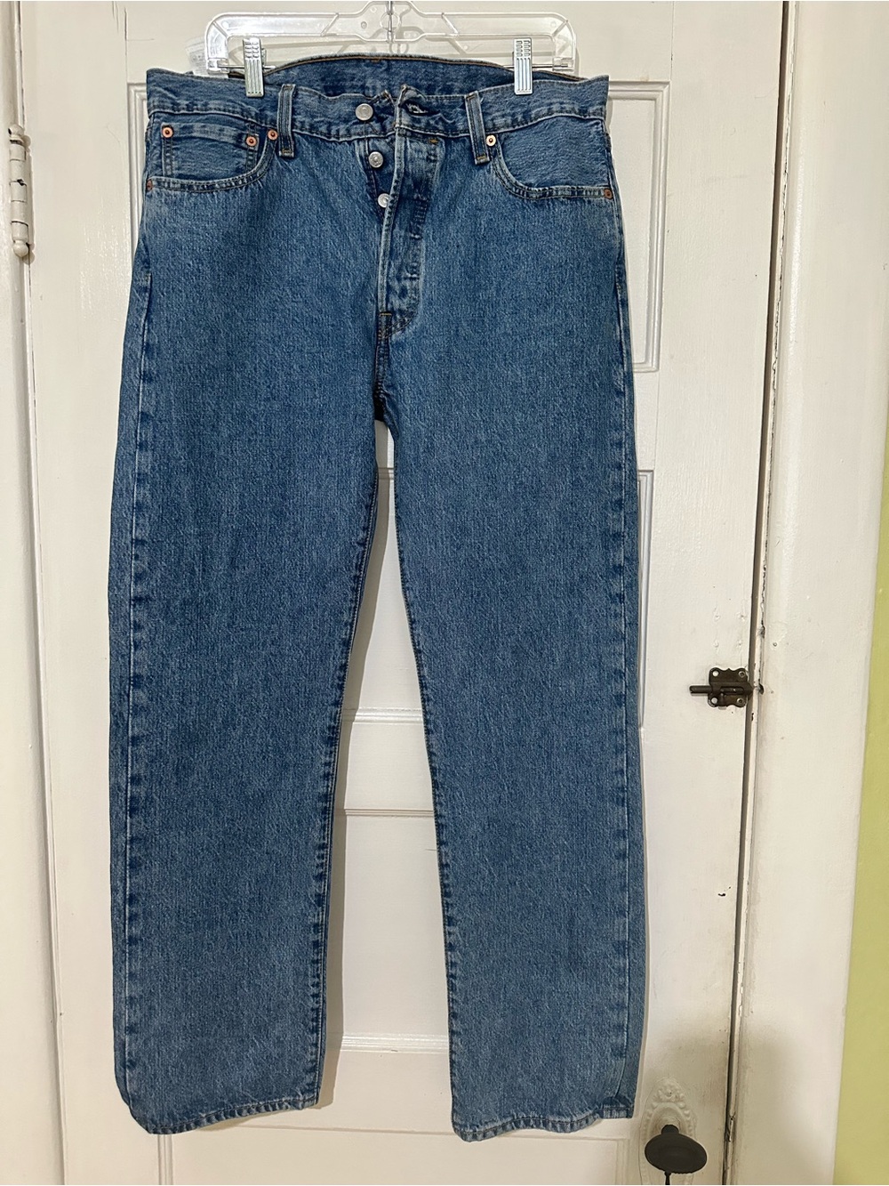 Levi's Men's Straight Leg Jeans in Medium Blue Denim